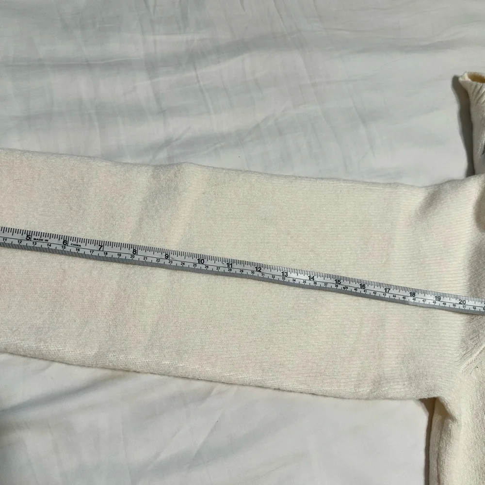 GAP‎ Men's Classic Cream Crewneck Sweater